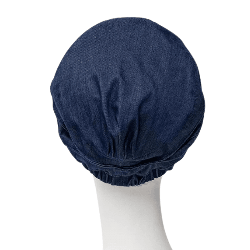 Rückseite des dunkelblauen Christine Headwear Yoga Turbans aus Denim auf Schaufensterpuppe, mit gerafftem Rand