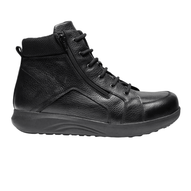 Schwarzer New Feet Herrenstiefel aus Glattleder, seitlich gesehen, mit Schnürsenkeln und Reißverschluss