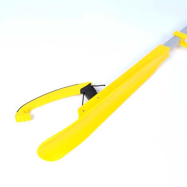 Nahaufnahme des gelben Kopfes der Greifzange mit dem schwarzen gummierten Greifarm und dem integrierten Schuhlöffel